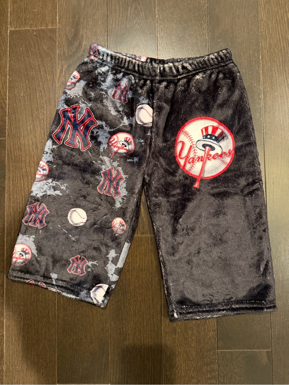 New York Yankees Plush fuzzy Lounge pajama Shorts - youth size 10-12